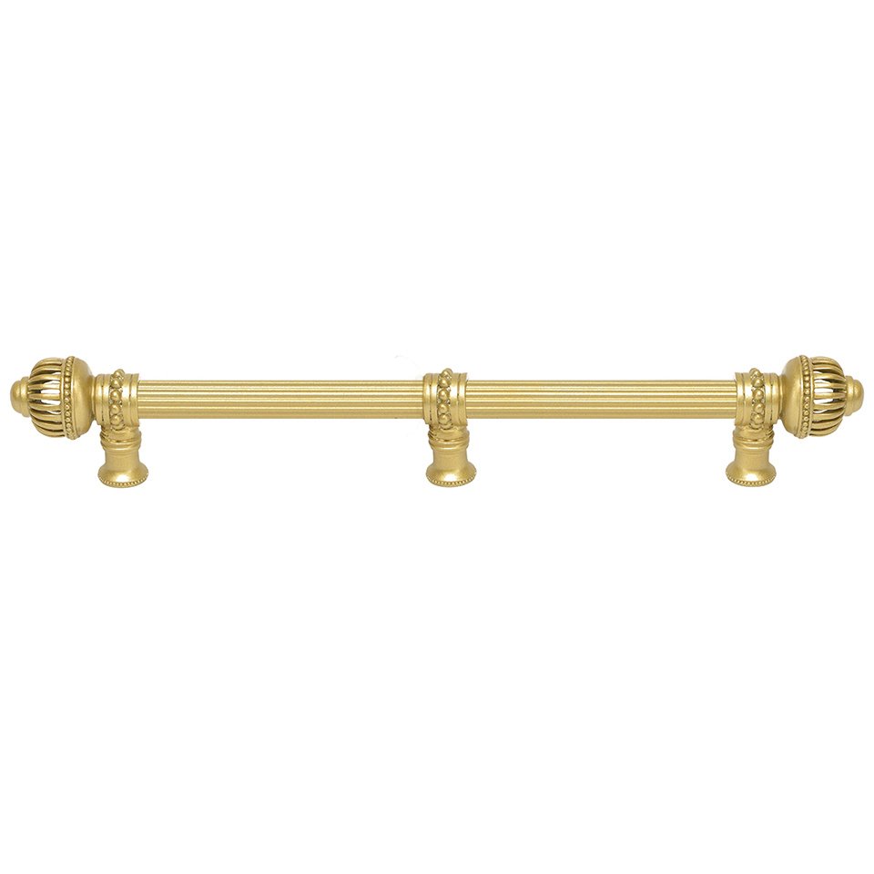 18" Centers Reeded Pull With Large Finial And Center Brace in Soft Gold