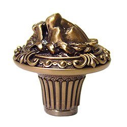 1 3/8" Lion Winter Knob in Museum Gold