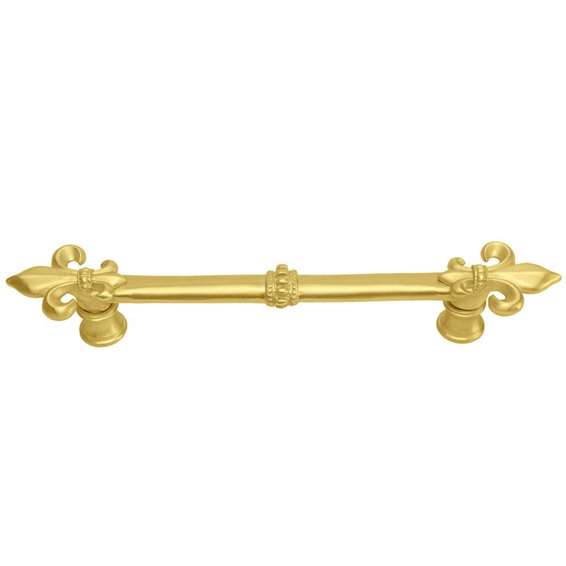 5" Centers Pull With Large Fleur De Lys in Satin Gold